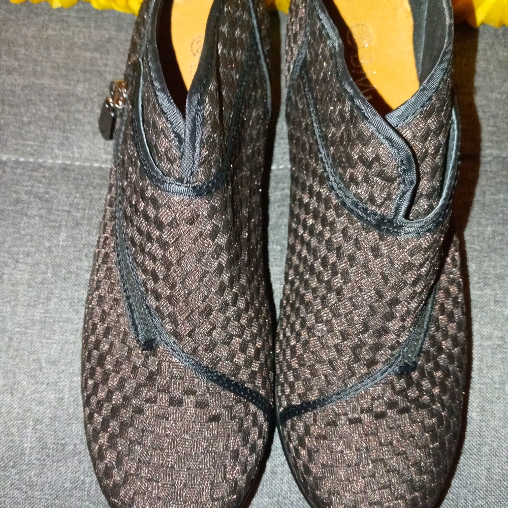Woman's shoes